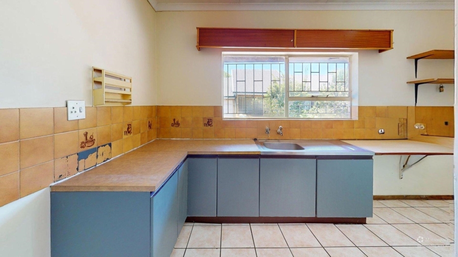 28 Bedroom Property for Sale in Kannoniers Park North West